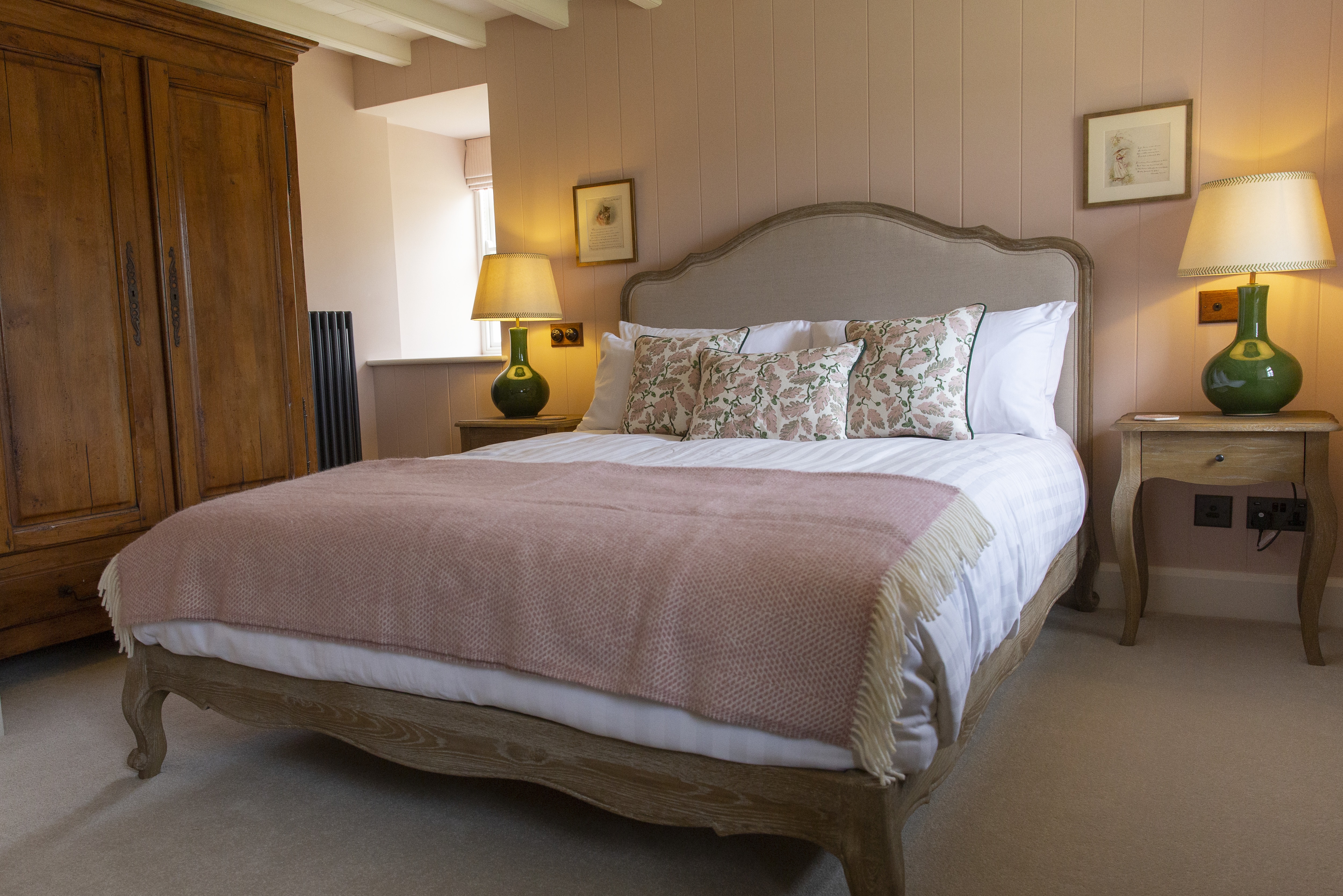 AN6A0843 Farmhouse Pink Bedroom